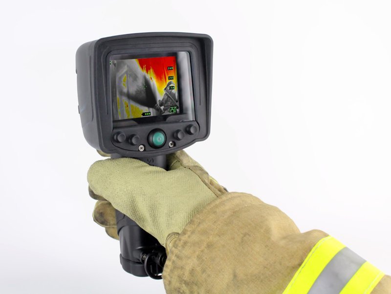KAMERA TERMOWIZYJNA X 380 Z INTELIGENTYM FOCUSEM